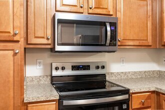 Clearwater Farm in Louisville, KY - Foto de edificio - Building Photo