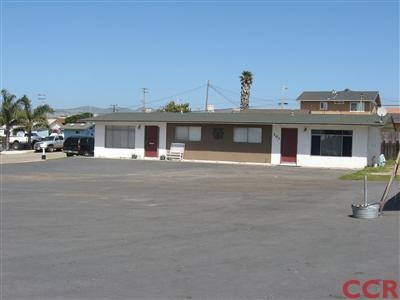 301 W Grand Ave in Grover Beach, CA - Building Photo