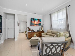 8781 NW 98th Ct in Doral, FL - Building Photo - Building Photo