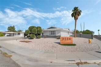 3234 Camel Back Dr in Las Vegas, NV - Building Photo - Building Photo