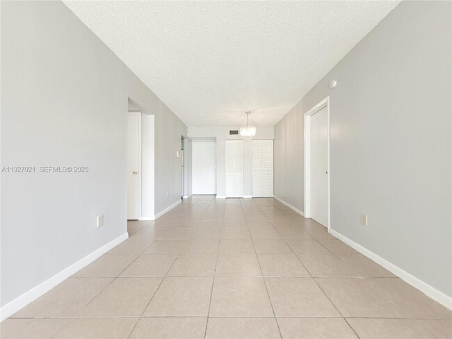 400 NE 18th Ave in Homestead, FL - Foto de edificio - Building Photo