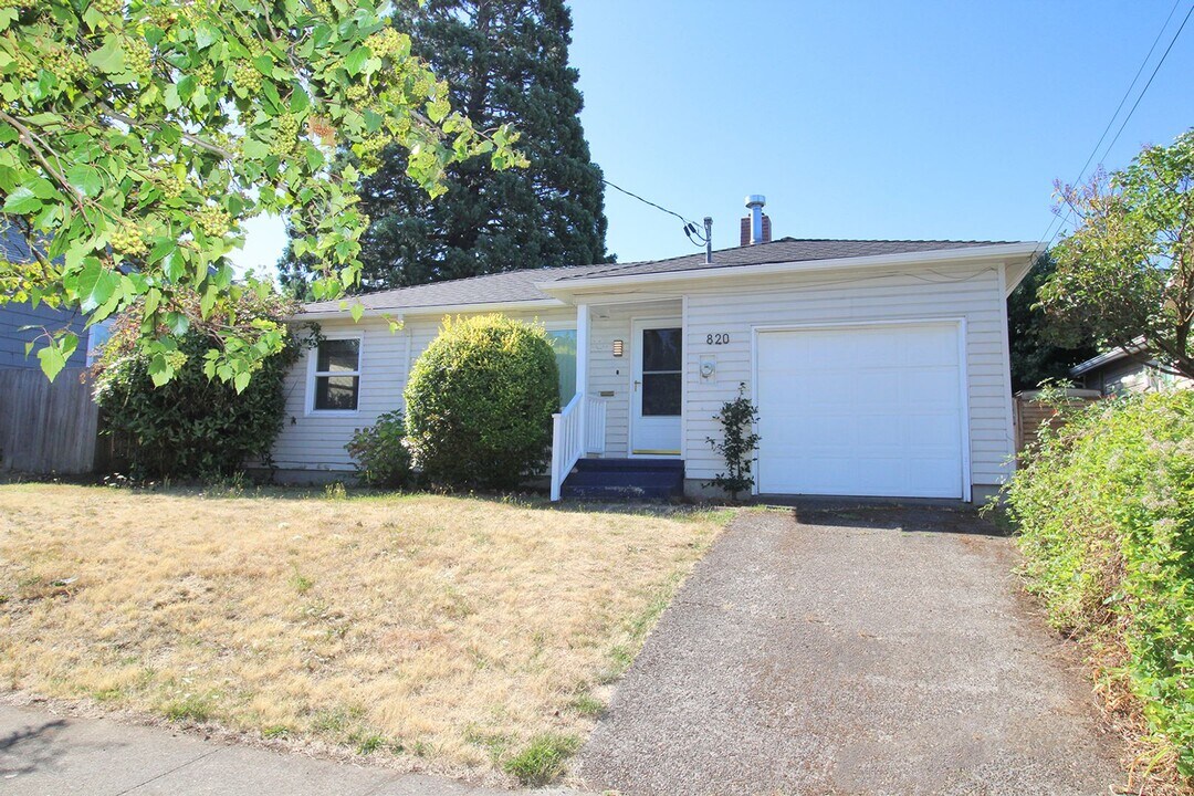 820 NE Sumner St in Portland, OR - Building Photo