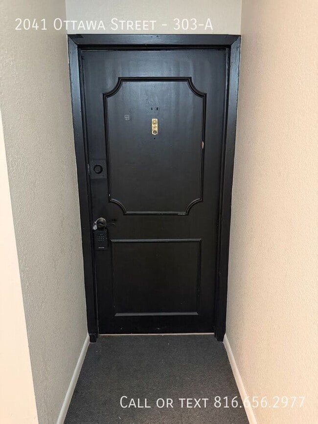 2041 Ottawa St in Leavenworth, KS - Building Photo - Building Photo