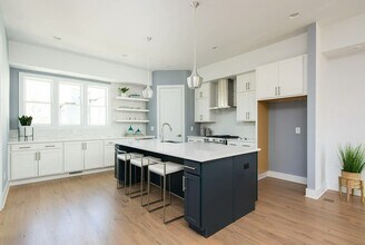 100 Marshall Ct in Nashville, TN - Building Photo - Building Photo