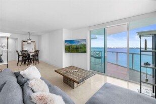 665 NE 25th St in Miami, FL - Building Photo