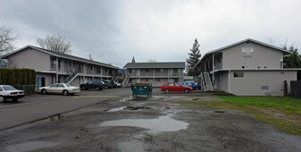 Fair Street Villa in Roseburg, OR - Building Photo
