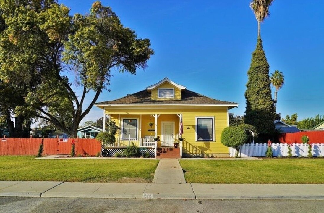 318 F St in Lemoore, CA - Building Photo