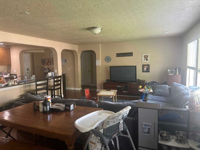 85 N Romney Ln in Pleasant Grove, UT - Building Photo - Building Photo