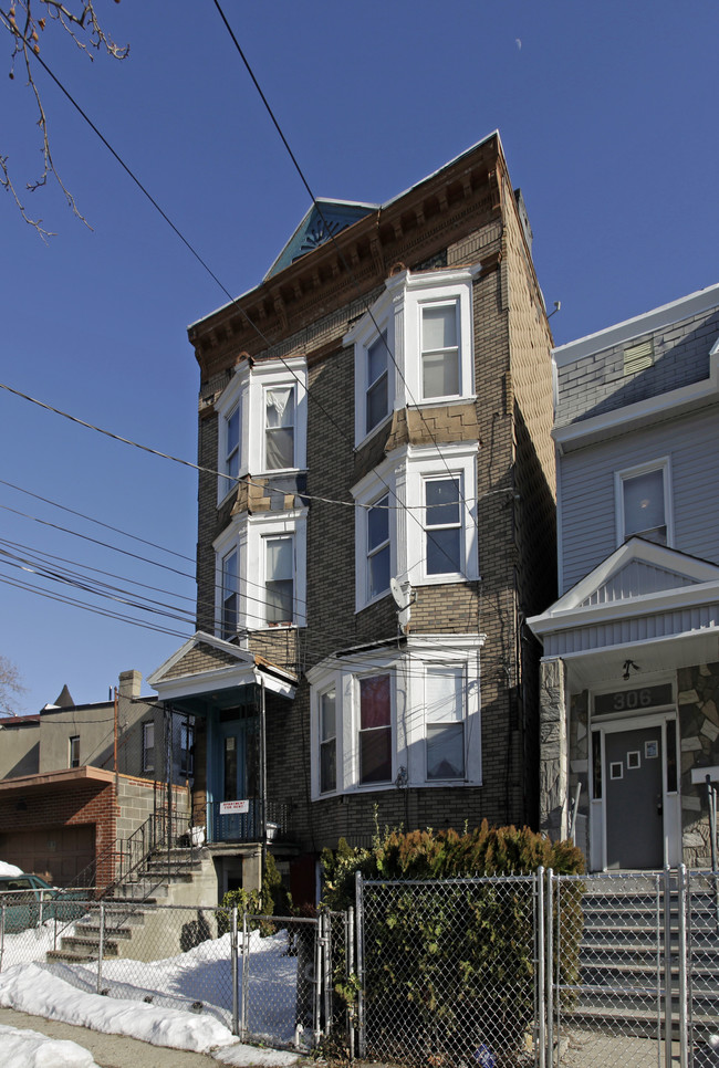 308 Clerk St in Jersey City, NJ - Building Photo - Building Photo