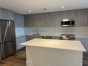 2722 SW 28th Ave, Unit A1 in Miami, FL - Foto de edificio - Building Photo