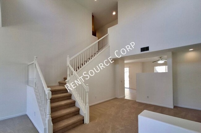 24335 Alyssum Pl in Santa Clarita, CA - Building Photo - Building Photo