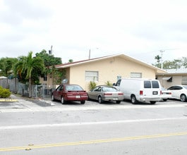 489 E 26th St in Hialeah, FL - Building Photo - Building Photo