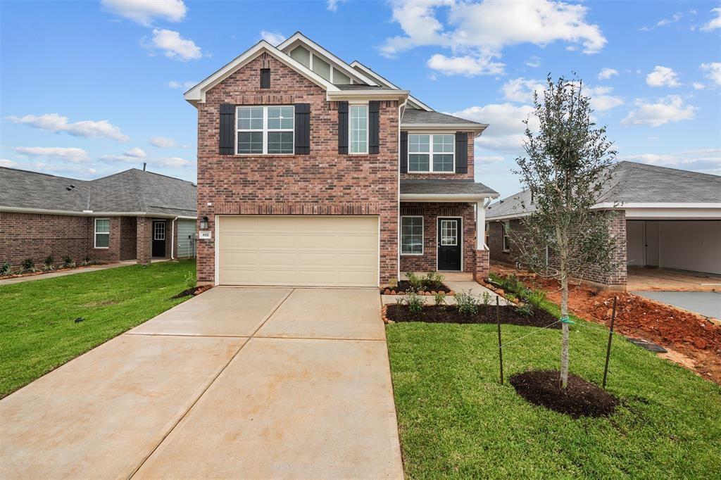 692 Roaring Fls Dr in Willis, TX - Building Photo