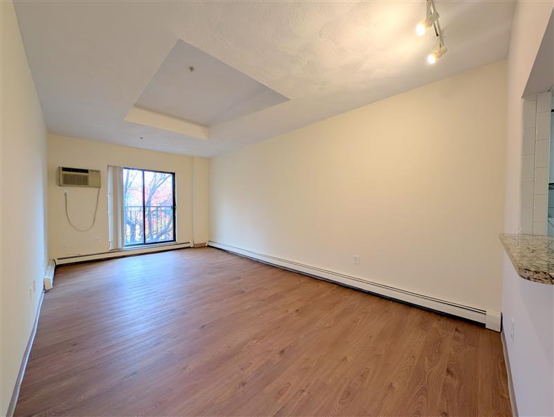 373 Highland Ave, Unit 206 in Somerville, MA - Foto de edificio