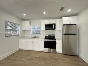 3331 SW 15th Ave in Fort Lauderdale, FL - Building Photo - Building Photo