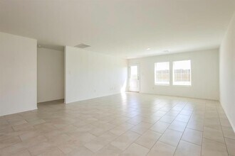10932 SW 23rd Pl in Yukon, OK - Building Photo - Building Photo
