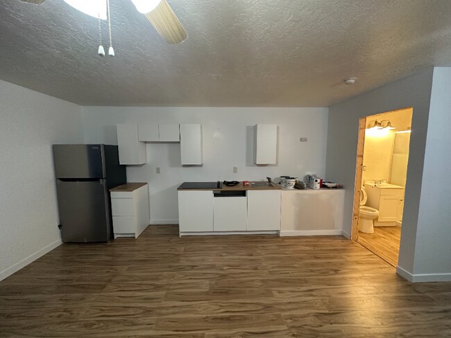 819 W 2300 N, Unit Studio - 3 in Provo, UT - Building Photo - Building Photo