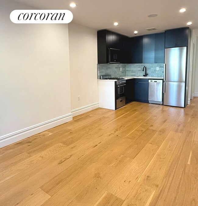 938 Putnam Ave in Brooklyn, NY - Foto de edificio - Building Photo