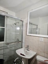 73 Pine St, Unit Floor 1 in Brooklyn, NY - Foto de edificio - Building Photo