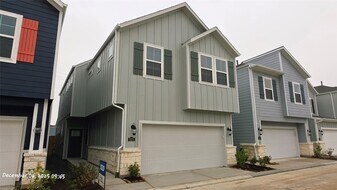 2173 Bay Breeze Dr in Kemah, TX - Building Photo