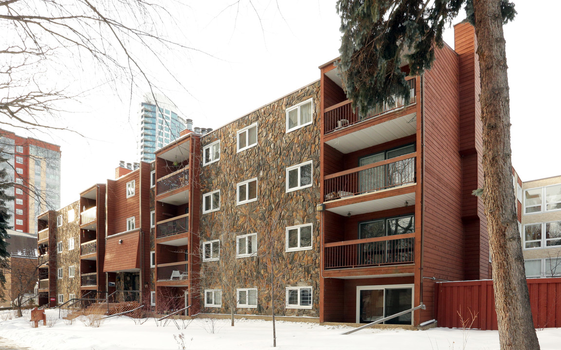 10160 119th St NW in Edmonton, AB - Building Photo