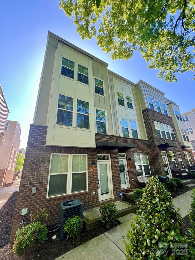 523 Old Mill Rd in Charlotte, NC - Building Photo - Building Photo