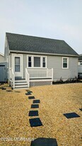 5 New Brunswick Ave in Lavallette, NJ - Building Photo