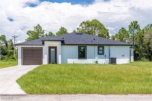 717 Homestead Rd S in Lehigh Acres, FL - Building Photo