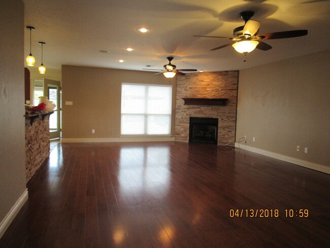 3708 NE Willow Way in Lawton, OK - Foto de edificio - Building Photo