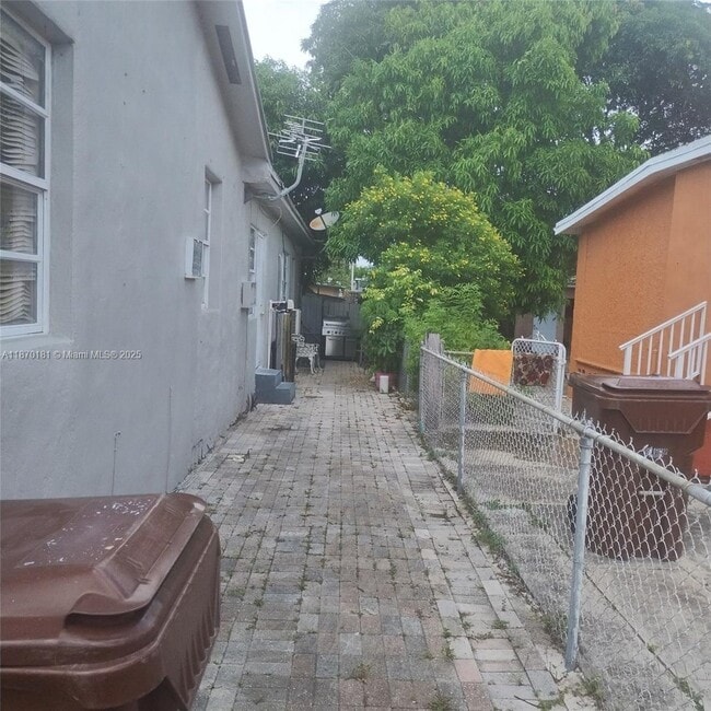 505 E 18th St in Hialeah, FL - Building Photo - Building Photo
