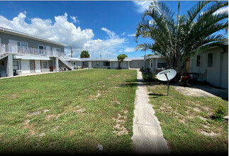 LIZS at Vero Beach Apartments in Vero Beach, FL - Building Photo - Building Photo