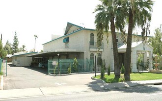 Biltmore 24 in Phoenix, AZ - Building Photo