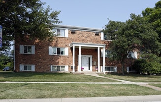 Eastwyck Apartments in Oregon, OH - Building Photo