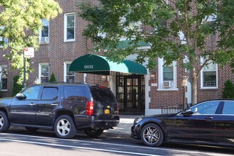 9031 Fort Hamilton Pky in Brooklyn, NY - Foto de edificio - Building Photo