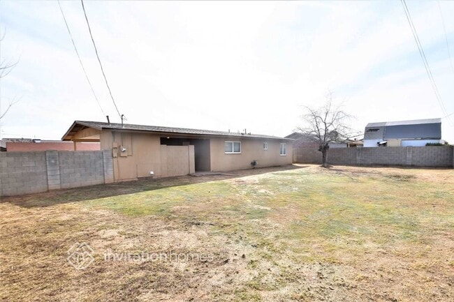 3716 E Beverly Ln, Unit 704 in Phoenix, AZ - Building Photo - Building Photo