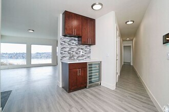 2468 6th Ave N in Seattle, WA - Building Photo - Building Photo