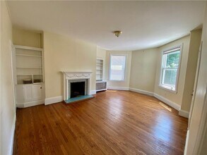 96 Rhode Island Ave in Newport, RI - Building Photo - Building Photo