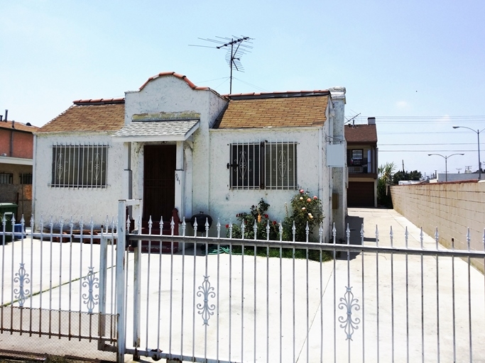 939 S Fetterly Ave in Los Angeles, CA - Building Photo