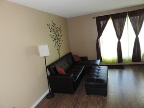 911 10 St in Cold Lake, AB - Building Photo - Building Photo