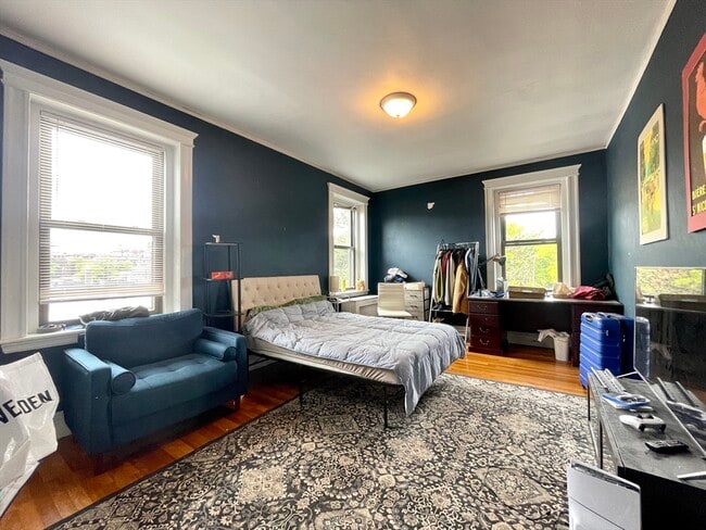 property at 12 Greenway Ct