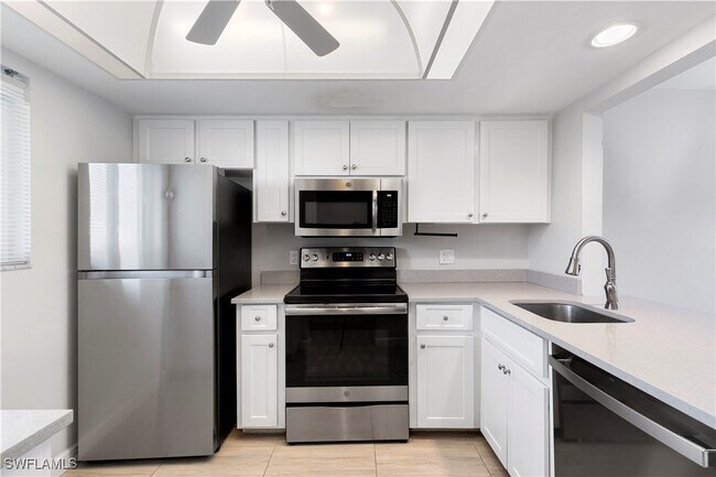 property at 1008 Manatee Rd