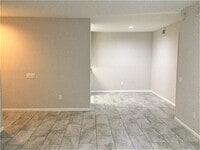 1860 White Oak Dr photo'