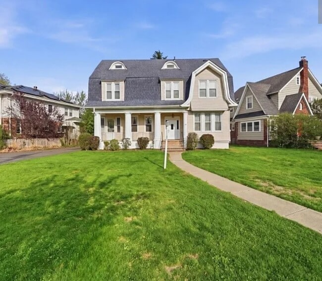 44 Oberlin St, Unit 3rd Floor, Unit 3rd Floor