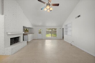 13815 Grosvenor St in Houston, TX - Foto de edificio - Building Photo