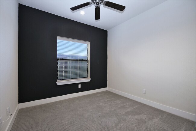 property at 3916 Tulane Oak Dr