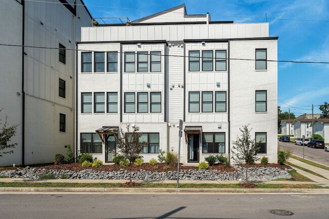 4405 Kentucky Ave, Unit 401 in Nashville, TN - Building Photo - Building Photo