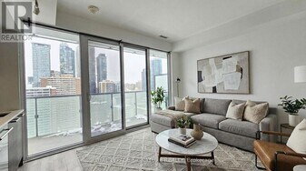 28 Wellesley St E in Toronto, ON - Building Photo