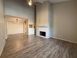 1880 White Oak Dr in Houston, TX - Building Photo - Building Photo