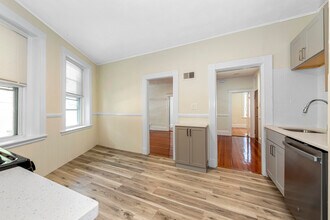 46 Brackett St in Boston, MA - Foto de edificio - Building Photo