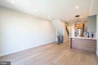 2147 N Franklin St in Philadelphia, PA - Building Photo - Building Photo